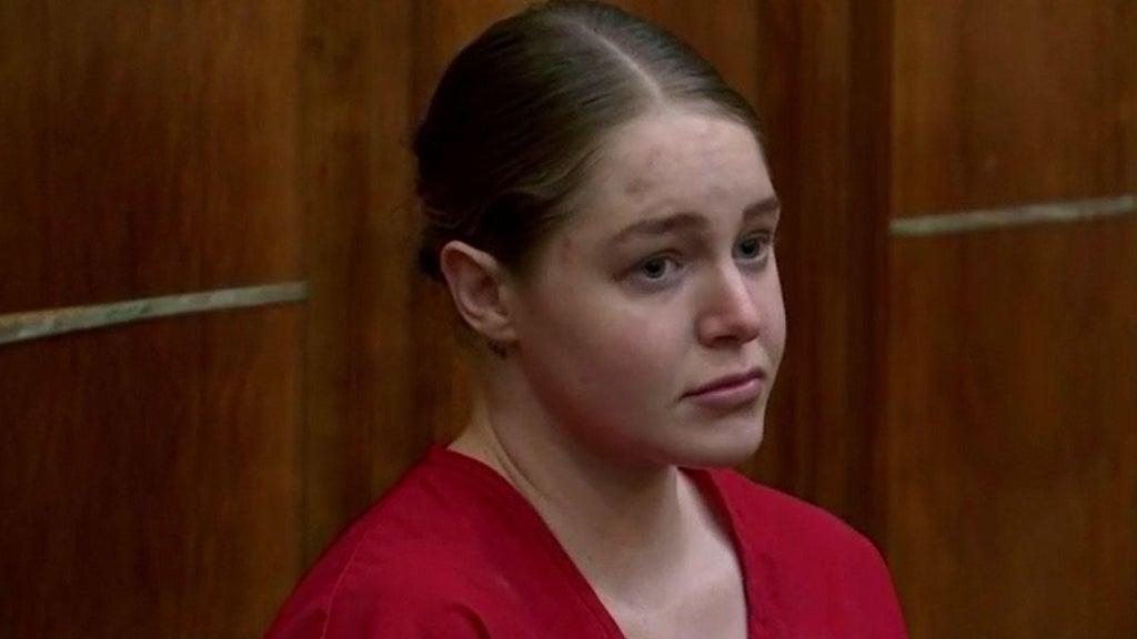 OnlyFans model Courtney Clenney accused of stabbing her boyfriend to death in 2022 reaches plea deal — CBS Miami, Boca Raton Real Estate news