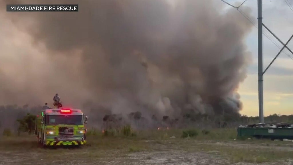 Crews battle raging Everglades wildfire near Doral as thick smoke impacts air quality — CBS Miami, Boca Raton Health news
