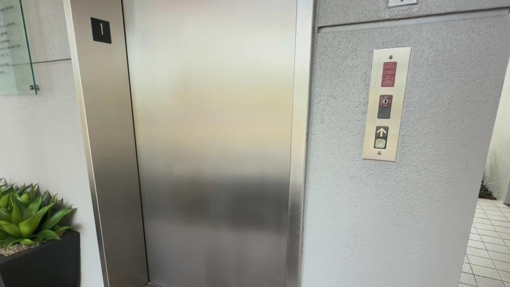 Broward medical building report many people trapped in their elevators: "It's a danger zone" — CBS Miami, Boca Raton Real Estate news