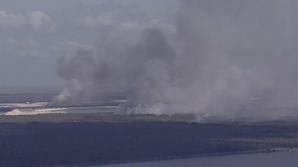 Some residents return home after being forced to flee due to Miami-Dade wildfires — CBS Miami, Boca Raton Community news