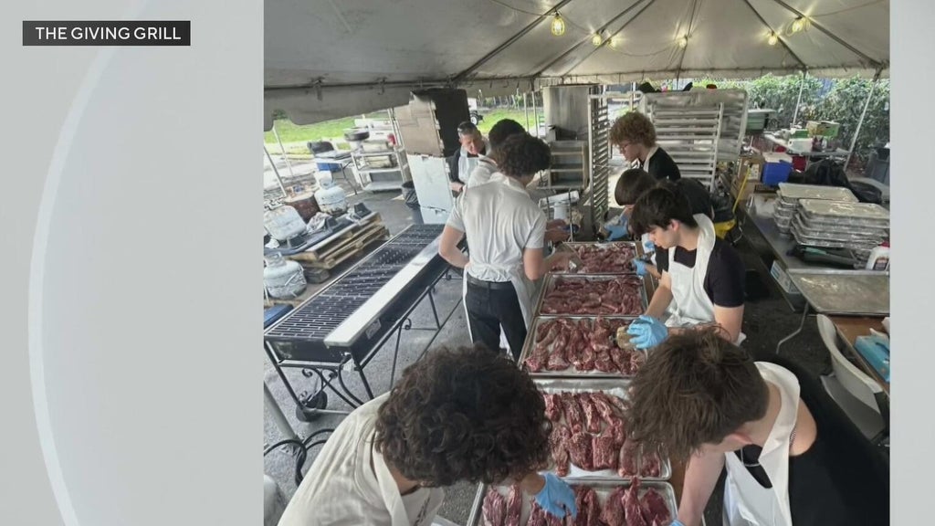 Students at a Miami high school create nonprofit going beyond just helping those in need — CBS Miami, Boca Raton Schools news