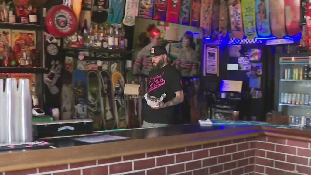 Fort Lauderdale proposes earlier closing times for downtown bars, facing pushback from business owners — CBS Miami, Boca Raton Dining news