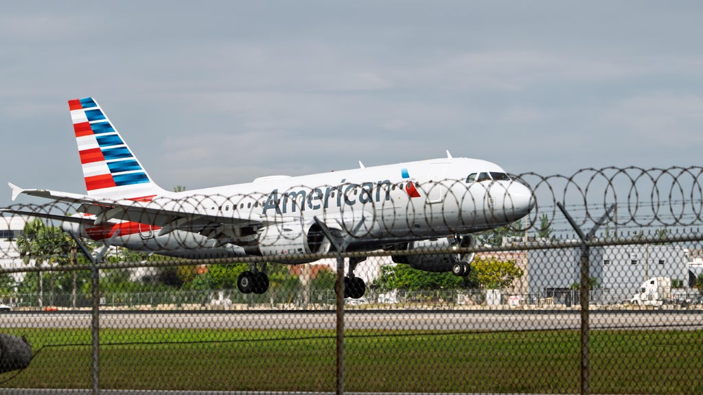 American Airlines flight to Guyana returns to Miami after passenger allegedly threatens crew — CBS Miami, Boca Raton Community news