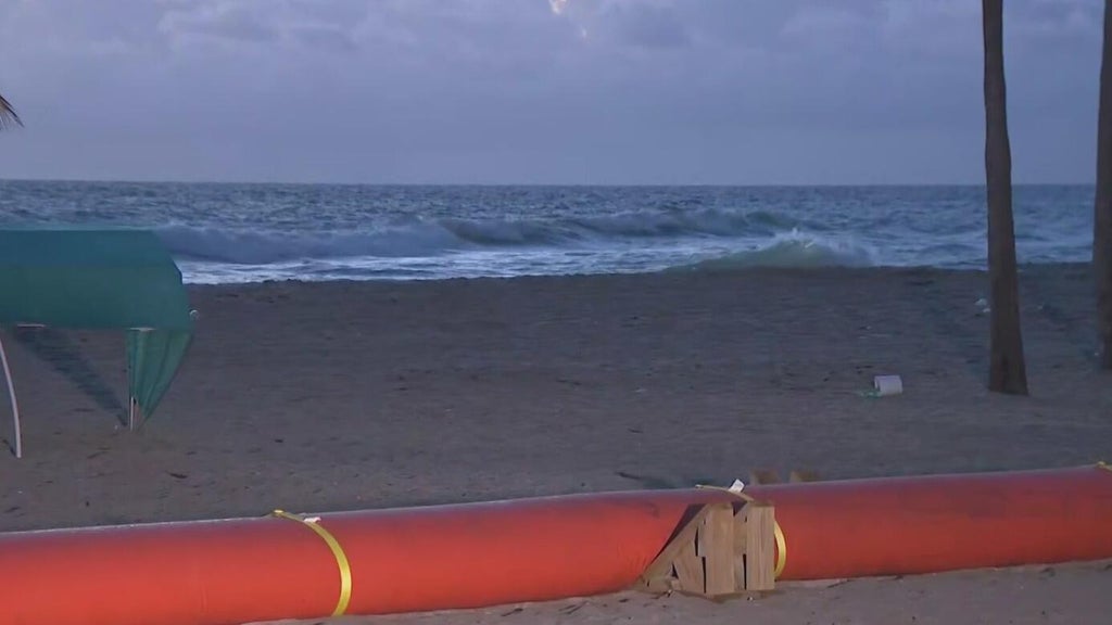 King tides disrupt beachgoers, businesses in Hollywood Beach — CBS Miami, Boca Raton Dining news