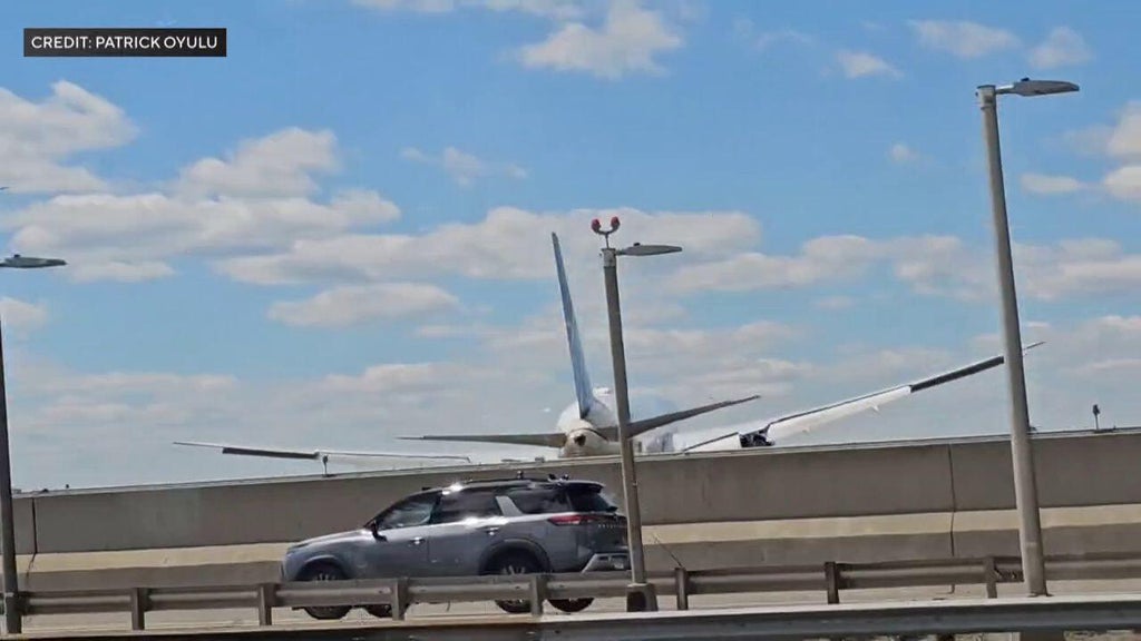 Video shows United flight strike truck on New Jersey Turnpike before landing at Newark Liberty Airport — CBS Miami, Boca Raton Technology news