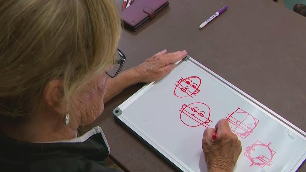 Broward art class focuses on using drawing for cognitive function, instead of just to produce masterpieces — CBS Miami, Boca Raton Arts news
