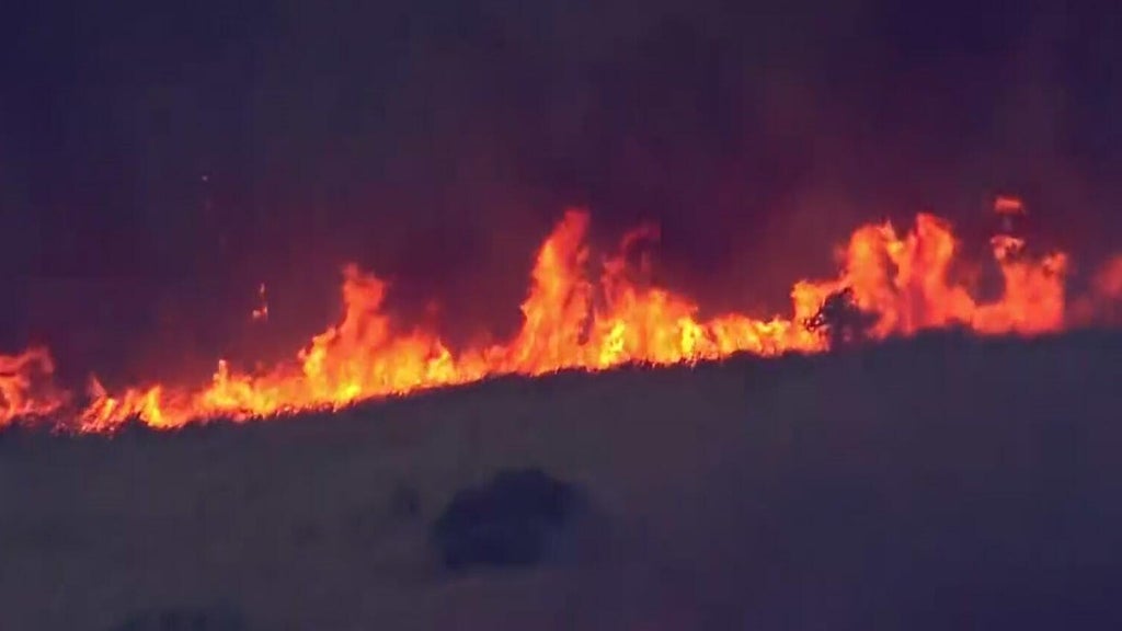 Third wildfire reported burning near Everglades as officials fight 2 other wildfires — CBS Miami, Boca Raton Community news