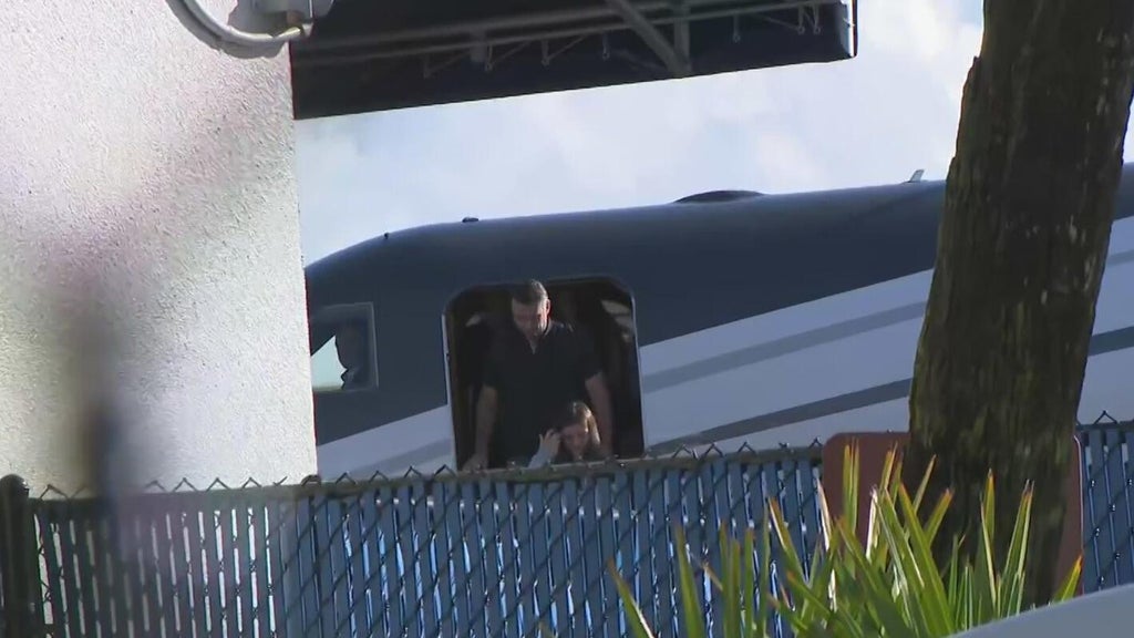Defeated Brazilian presidential candidate Flávio Bolsonaro lands in Miami with family — Boca Raton Community news