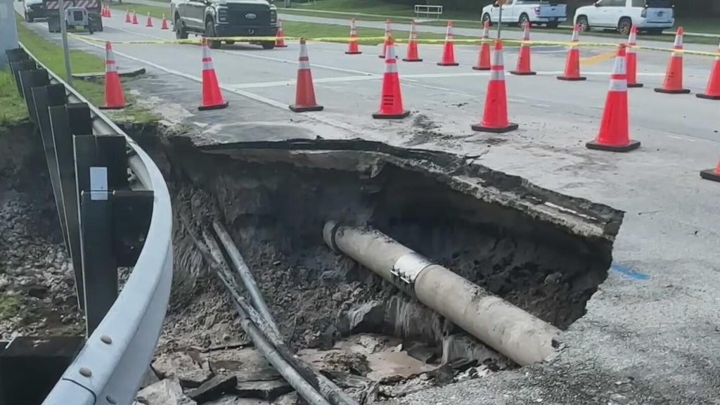 Crews work to repair Davie road that collapsed after major water main break — Boca Raton Community news