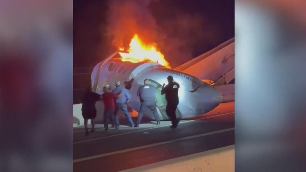 Video shows dramatic rescue attempt after jet crashes onto Texas highway — CBS Miami, Boca Raton Community news