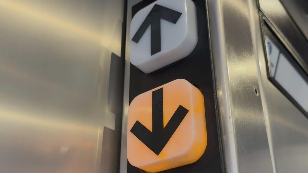 Fort Lauderdale office building report people trapped in elevator — CBS Miami, Boca Raton Health news