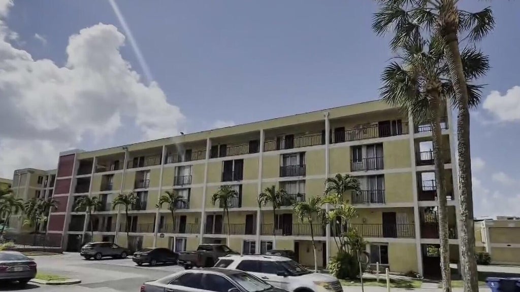 Elderly condo residents in Fontainebleau area says they continue to be stranded by broken elevators — CBS Miami, Boca Raton Real Estate news