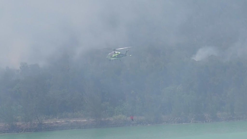 Massive wildfires continue scorching Miami-Dade landscape as residents flee, roads close — CBS Miami, Boca Raton Community news
