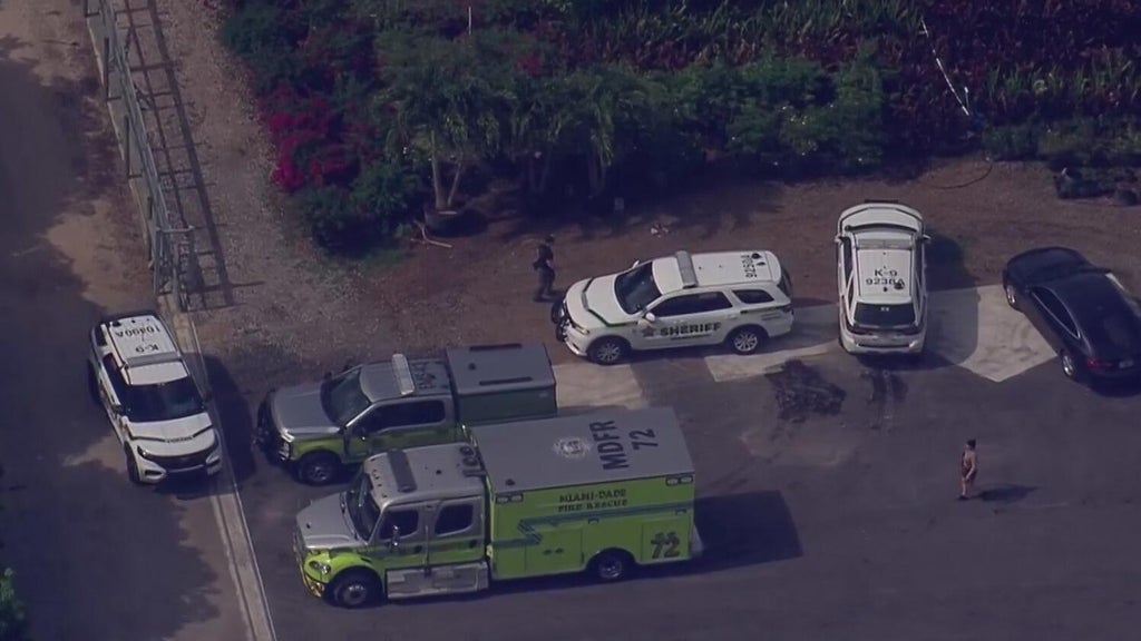 Man, woman found dead in southwest Miami-Dade; 1 person detained — CBS Miami, Boca Raton Community news