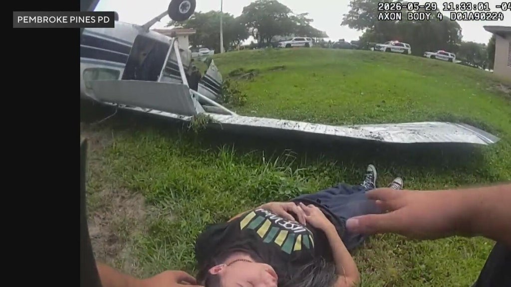 New video shows moments police responded to plane crash in Pembroke Pines — CBS Miami, Boca Raton Community news
