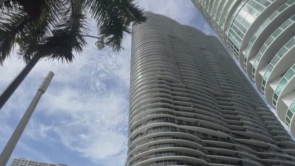 Fire breaks out on balcony of Edgewater high-rise displacing man, dogs — CBS Miami, Boca Raton Community news