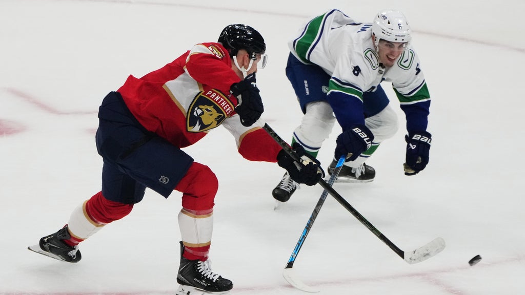 Brady Tkachuk's overtime goal completes second straight natural hat trick in Panthers' 3-2 win — CBS Miami, Boca Raton Sports news