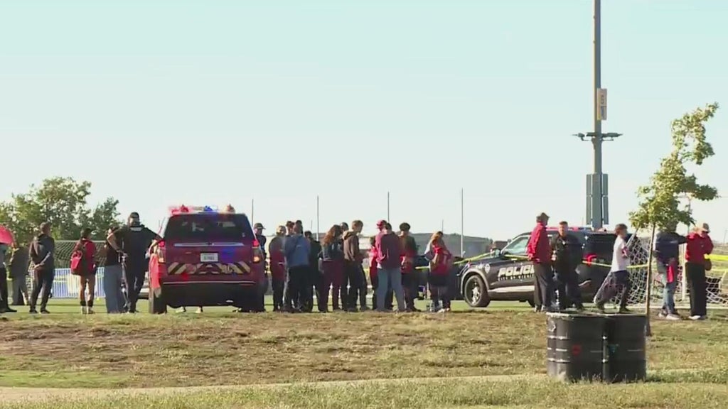 At least 2 killed, several injured after car drives onto Kansas soccer field — CBS Miami, Boca Raton Sports news