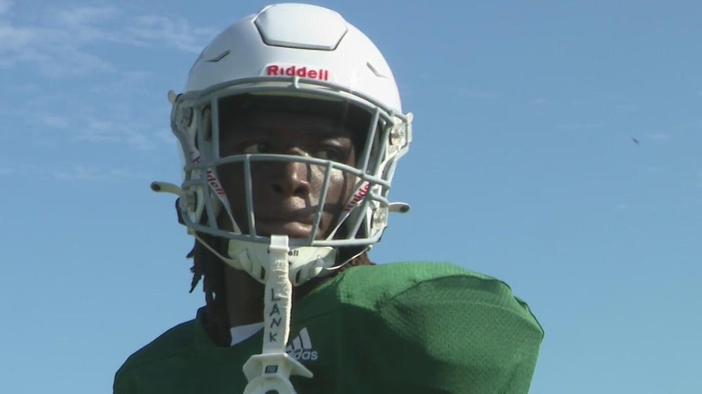 Meet DeMarcus DeRoche, Cardinal Gibbons tight end and Nat Moore Trophy contender — CBS Miami, Boca Raton Schools news