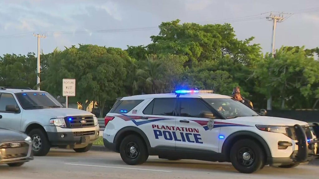 Deadly motorcycle crash shuts down lanes in Plantation — CBS Miami, Boca Raton Community news
