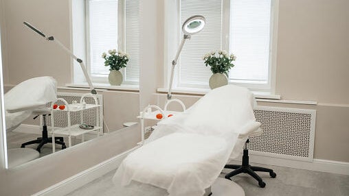 Homeless man arrested after breaking into South Florida plastic surgery clinic, stealing food and breast implant — CBS Miami, Boca Raton Real Estate news