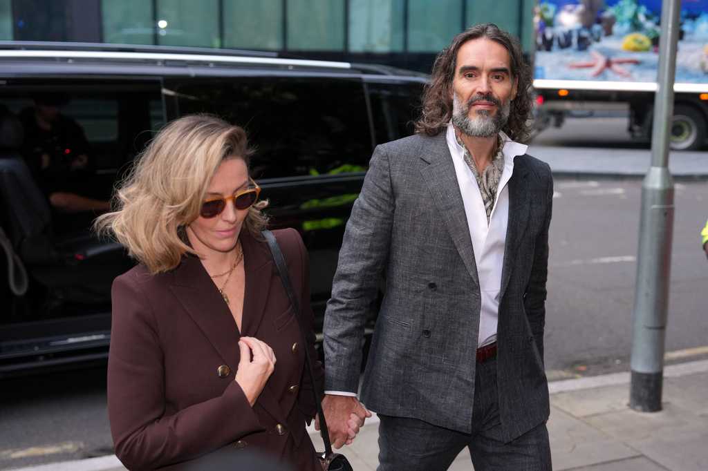 Russell Brand appears in London court for trial on rape and sexual assault charges — WPBF Entertainment Palm Beach