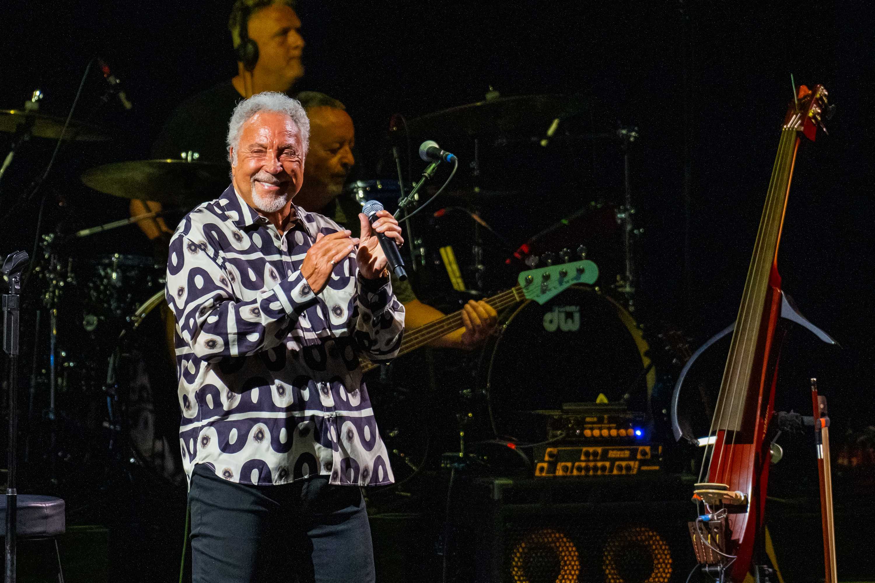 Tom Jones postpones tour dates to recover from illness — Boca Raton Arts news