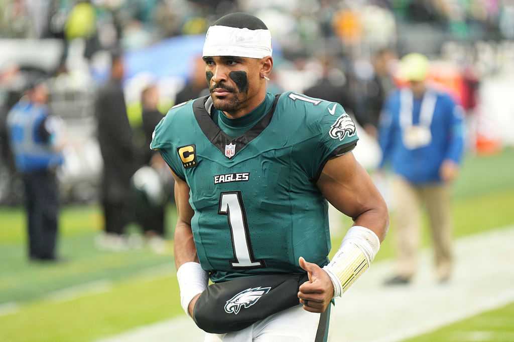 Jalen Hurts out for season after doctors find multiple blood clots in his lungs — WPBF Sports Palm Beach, Boca Raton Health news